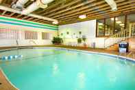 Swimming Pool Table Rock Resorts at Kimberling - Extra Holidays