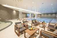 Kolam Renang Brownsuites Jeju