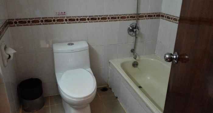 Toilet Kamar Zhenxing Hotel