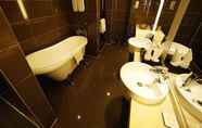 In-room Bathroom 3 New Beacon Luguang International Hotel