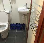 Toilet Kamar 3 Meilin Hotel