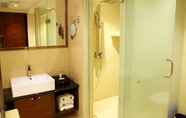 Toilet Kamar 7 The Century Hotel