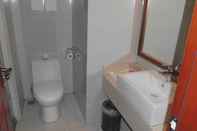 Toilet Kamar Vienna Hotel (Pudong Airport SNIEC Branch)