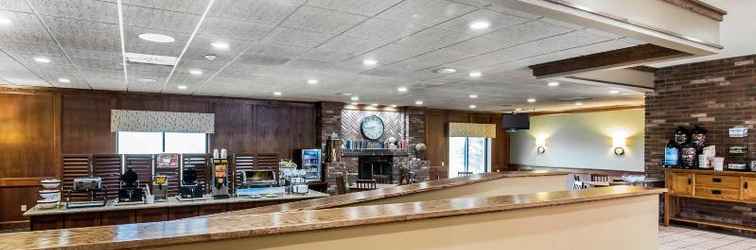 Lobi Clarion Inn & Suites - University Area