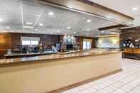 Lobi Clarion Inn & Suites - University Area