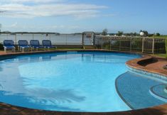 スイミングプール 4 Broadwater Shores