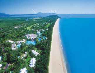 Nearby View and Attractions 2 Cairns Beach Holiday Apartment