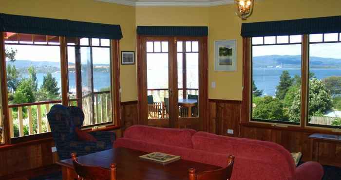 Bedroom Pomona Spa Cottages