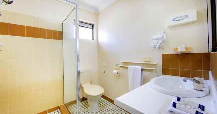 In-room Bathroom Raintree Motel Townsville