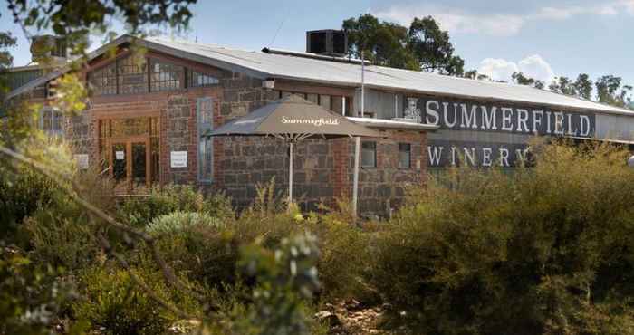 Bangunan Summerfield Winery and Accommodation
