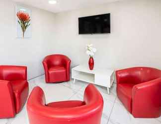 Sảnh chờ 2 Econo Lodge Prince George