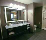 In-room Bathroom 5 DoubleTree by Hilton Bemidji