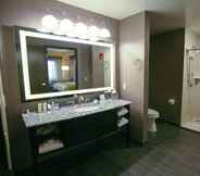 In-room Bathroom 6 DoubleTree by Hilton Bemidji