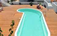 Swimming Pool 7 Soultana Rooms & Apartments