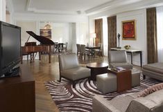 Common Space 5 The Henry, Autograph Collection