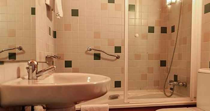 In-room Bathroom Apartamentos Ojeda