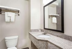 その他 7 Days Inn & Suites by Wyndham Jamaica JFK Airport