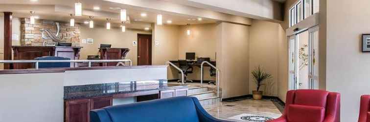 Lobi Quality Inn & Suites Houghton