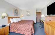 Kamar Tidur 7 Super 8 by Wyndham Sanford Kennebunkport Area