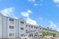 Exterior Days Inn by Wyndham Sturbridge