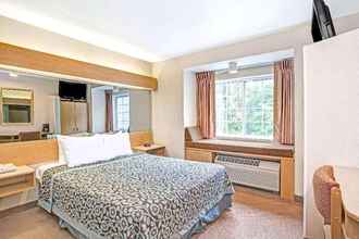 Bedroom 4 Days Inn by Wyndham Sturbridge