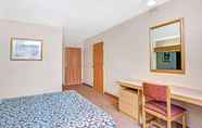 Bedroom 7 Days Inn by Wyndham Sturbridge