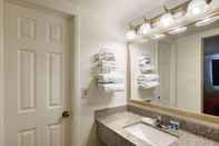 In-room Bathroom Rodeway Inn North Grand Junction