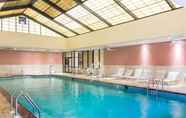 Swimming Pool 7 Clarion Hotel Somerset - New Brunswick