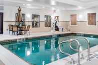 Swimming Pool Comfort Inn & Suites Pittsburgh