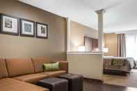 Common Space Comfort Inn & Suites Pittsburgh