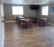 Restaurant 2 SureStay Hotel by Best Western Norfolk Little Cree