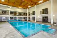 Swimming Pool Econo Lodge Waupaca