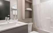 In-room Bathroom 6 Microtel Inn & Suites Rochester Mayo Clinic South