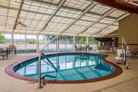 Swimming Pool Quality Suites Downtown Convention Center