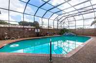 Swimming Pool Clarion Inn Freeport