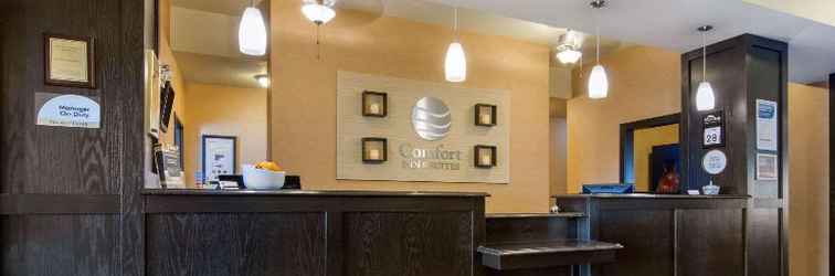 Lobi Comfort Inn & Suites