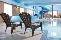 Kolam Renang Comfort Inn & Suites