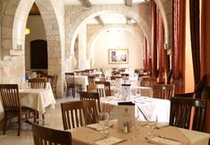Restaurant 5 Notre Dame Center Guest House