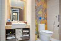 In-room Bathroom Days Inn by Wyndham Chongqing Guangyu