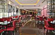 Restoran 5 Howard Johnson by  City of Flower Hotel Kunming