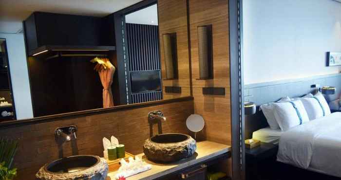 In-room Bathroom Howard Johnson by  Huizhou Hot Spring Resort