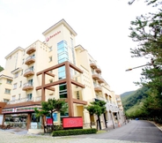 Bên ngoài 3 Ramada Gangwon Taebaek Resort