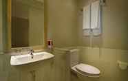 Phòng tắm bên trong 4 bnb Style Hotel Seminyak