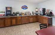 Restoran 7 Econo Lodge Inn Suites Wisconsin Rapids Area