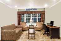 Lobby Microtel Inn & Suites By Wyndham Wilson