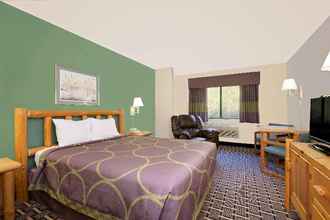 Kamar Tidur 4 Super 8 by Wyndham Cloquet