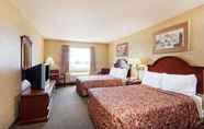 Bedroom 5 Days Inn & Suites by Wyndham Wynne