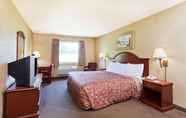 Bedroom 6 Days Inn & Suites by Wyndham Wynne