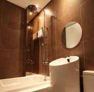 In-room Bathroom 3 Nine Star Hotel