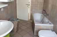 Toilet Kamar Borgovico - Two Bedroom